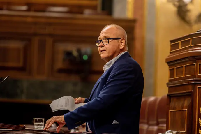 Sumar plantea en el Congreso reforzar la regulación de los créditos rápidos y regular los de